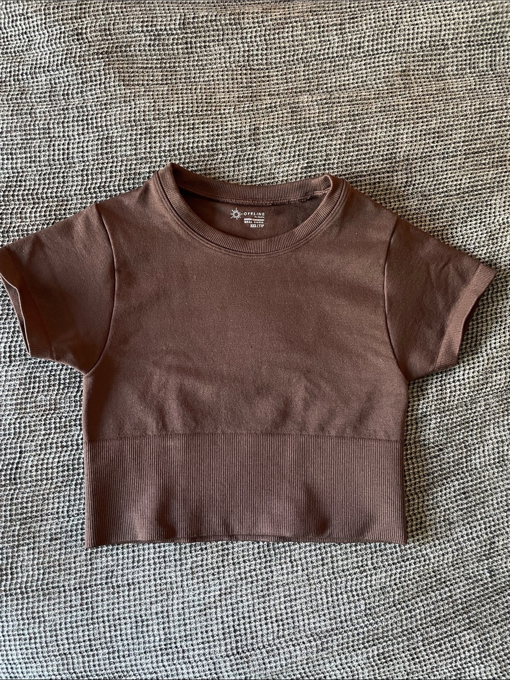 Offline by Arie Seamless Brown Ribbed Crop Tee